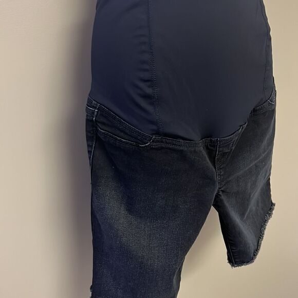 isabel Maternity Dark Wash Pull-On Bermuda Jean Shorts w/ Elastic Waist-Sz 6 - Picture 4 of 15